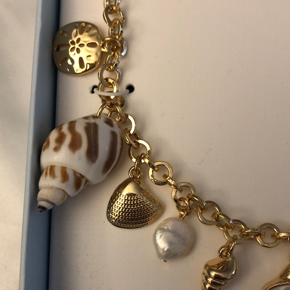 House of Harlow 1960 Gold Tone Freshwater Pearl, Shell & Metal Charm  Necklace - Picture 4 of 16